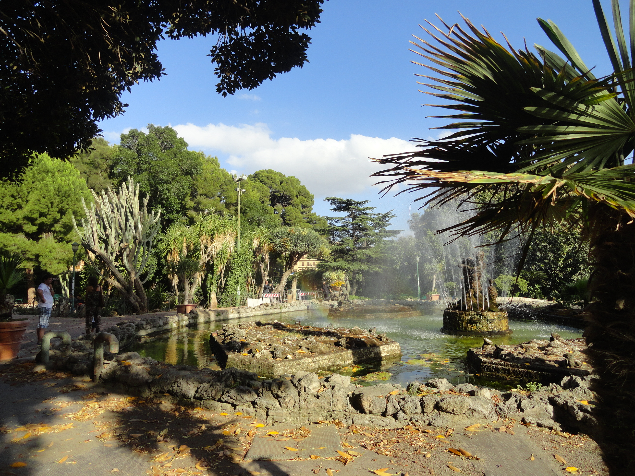 Fountain_in_Giardino_Inglese,_Palermo,_Sicily,_Italy_(9456347445)