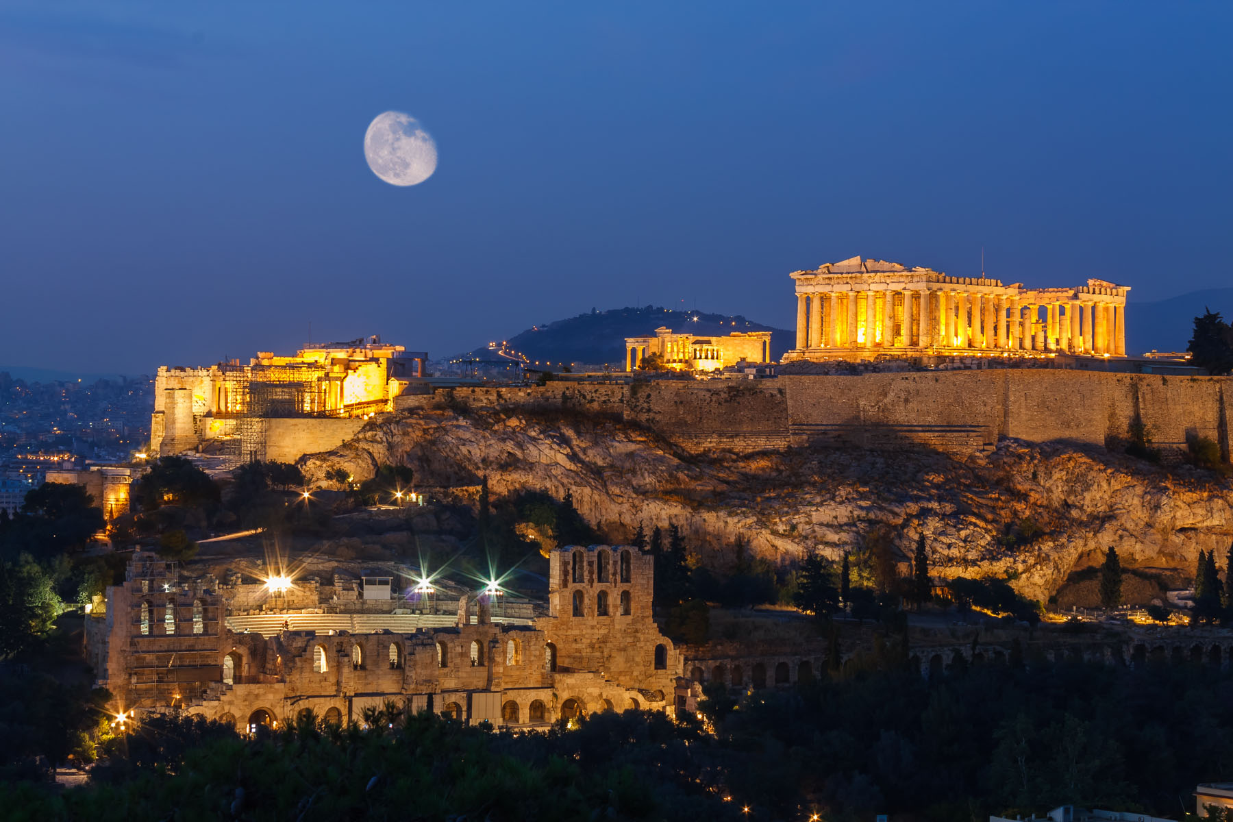 acropolis-and-the-parthenon-at-night