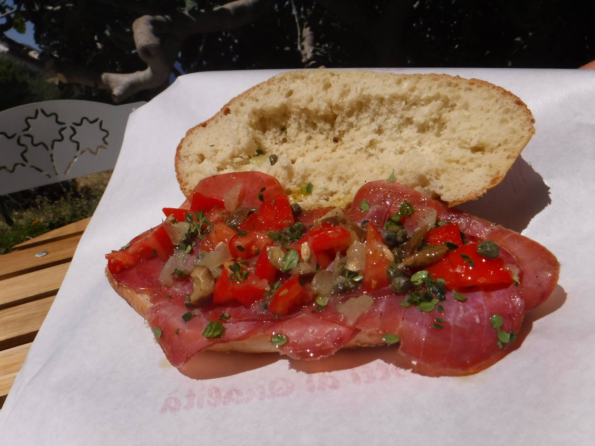 specialità di scopello panino con tonno affumicato